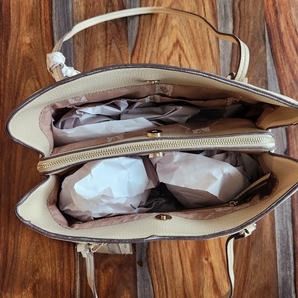 Classy Anne Klein Bag Clutch Purse Cream with Wallet and Pretty Tie - Picture 9 of 16